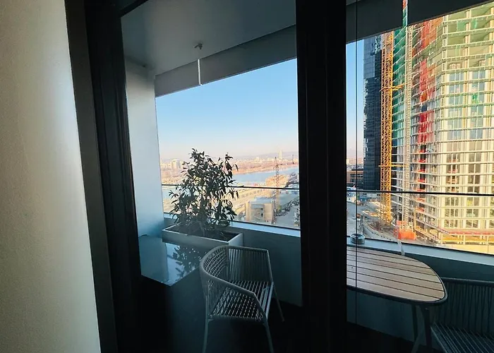 Modern Overlooking The Skyline & Danube * Vídeň